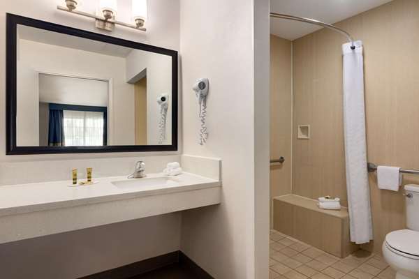  - Days Inn Disneyland at the Park Anaheim - I-5, Exit 110