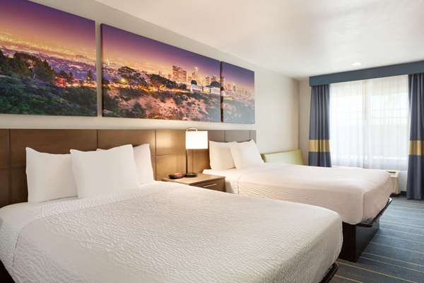  - Days Inn Disneyland at the Park Anaheim - I-5, Exit 110