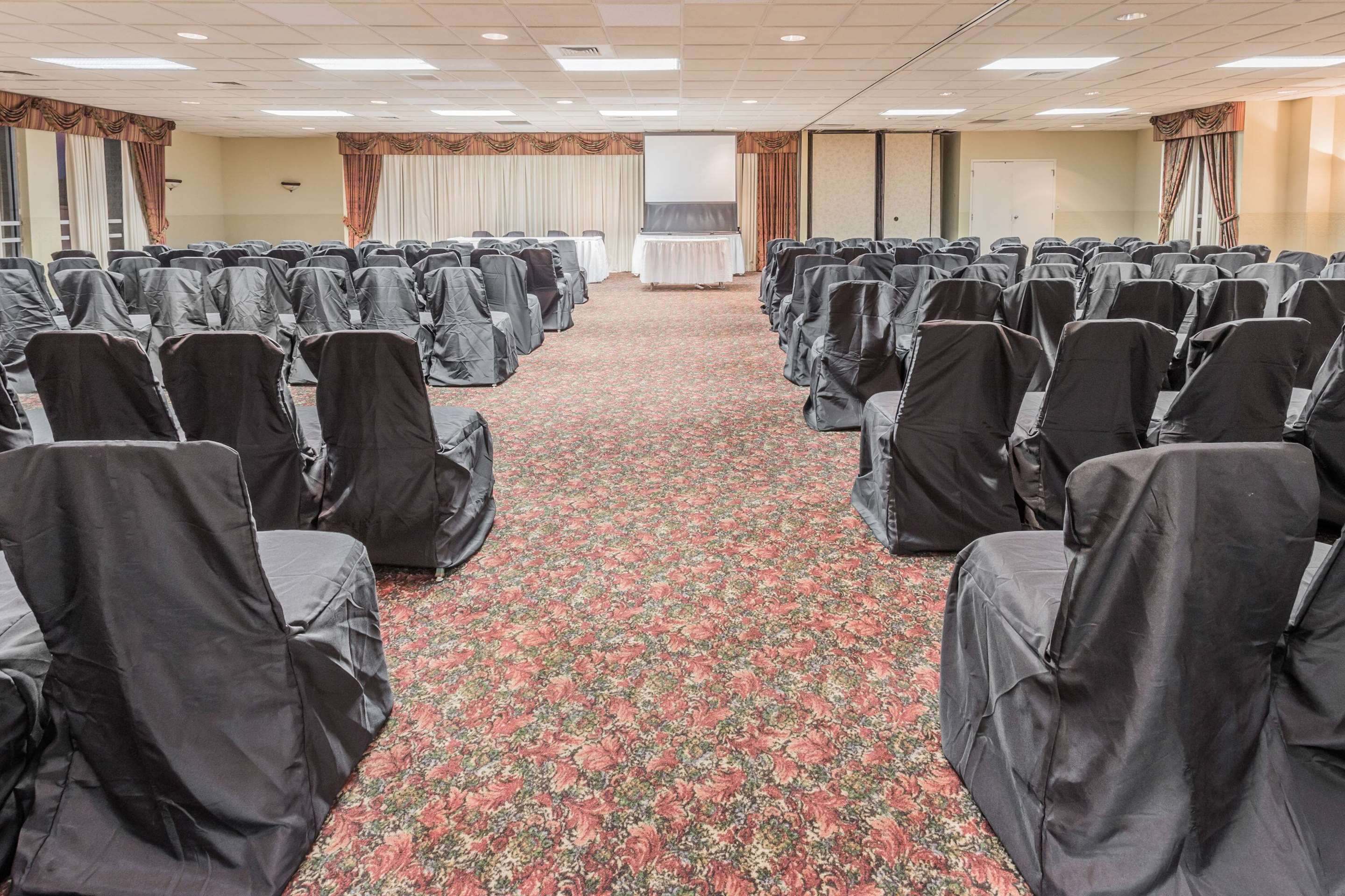 Meeting Room | Days Hotel & Conference Center by Wyndham Danville