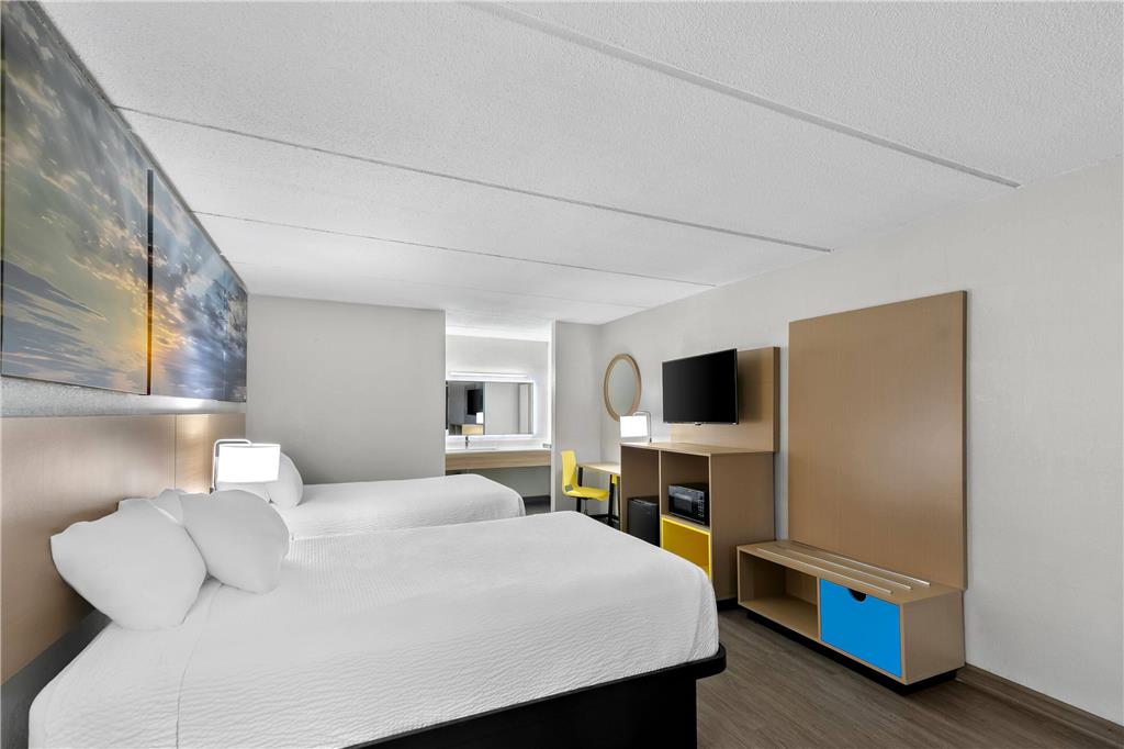 DAYS INN BY WYNDHAM SENECA / CLEMSO-guestroom-Guest Room,On-Site,Double Room.jpg