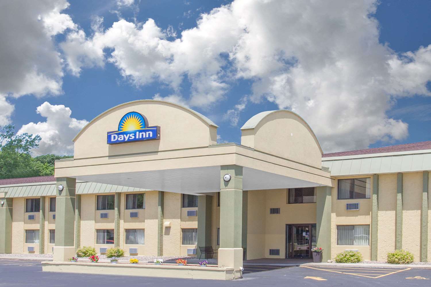 Days Inn Portage, WI - See Discounts