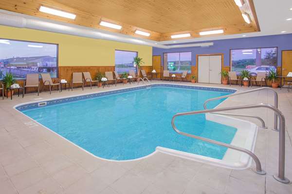 Pool - Days Inn Portage - I-39, I-90 & I-94, Exit 108A
