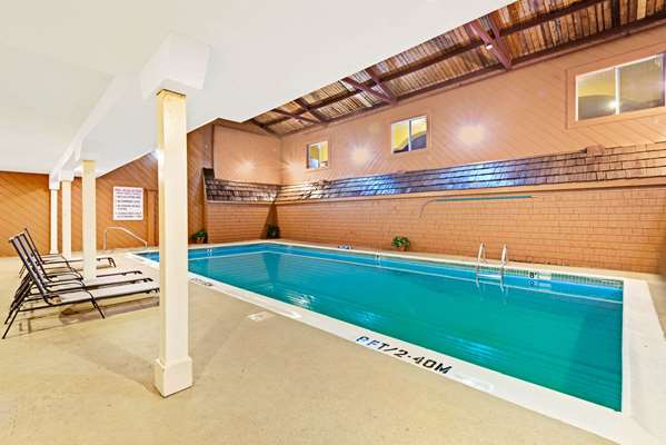 Pool - Ramada Inn Kittery