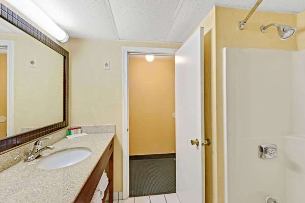  - Ramada Inn Kittery