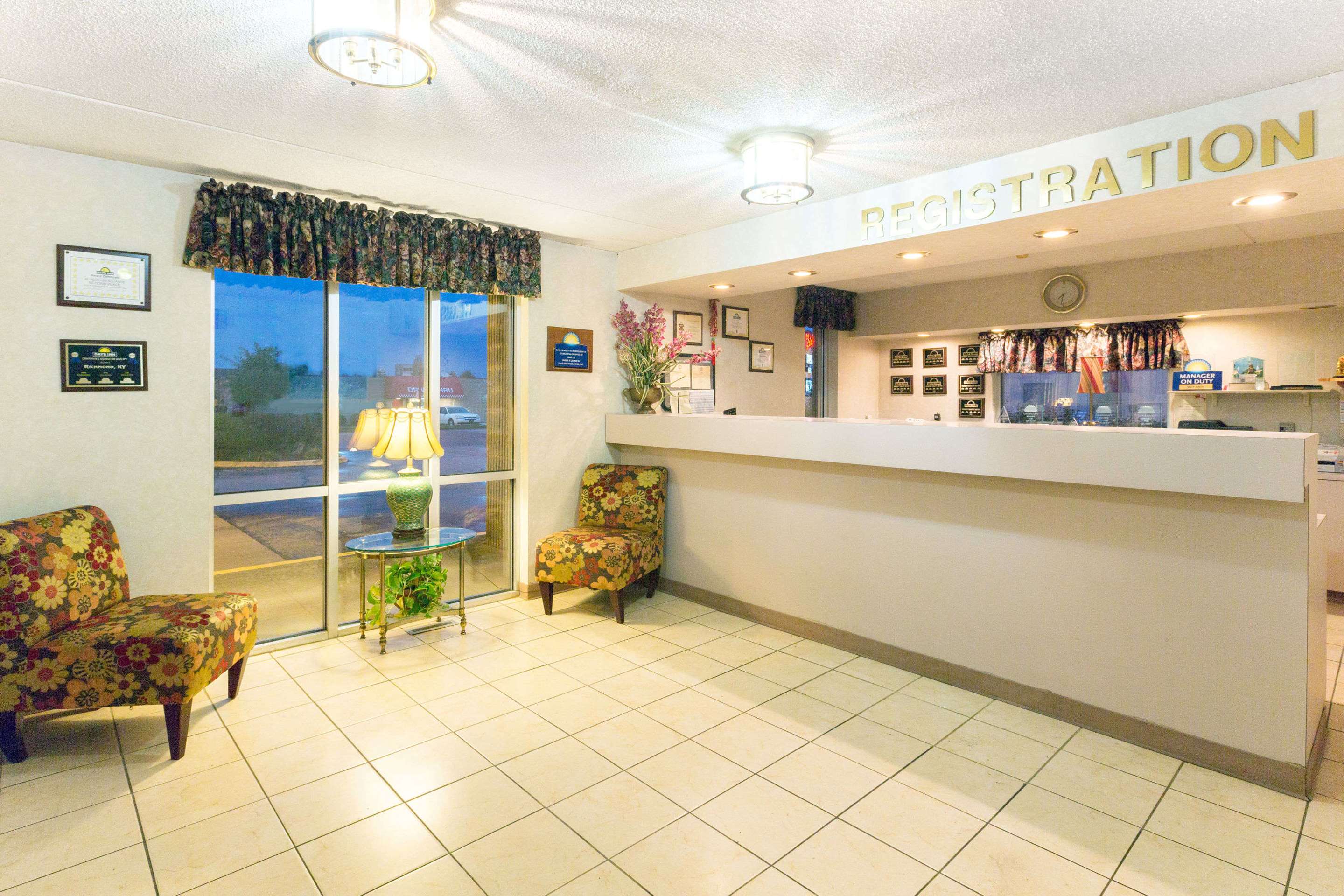 Lobby | Days Inn by Wyndham Richmond