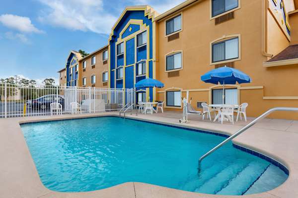 Pool - Days Inn Orange Park - I-295, Exit 10