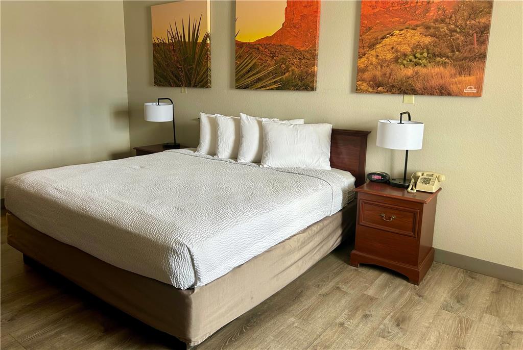 DAYS INN BY WYNDHAM, KINGMAN WEST-guestroom-Guest Room,On-Site.jpg