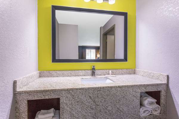  - Super 8 Motel Prattville - I-65, Exit 181