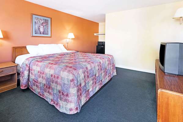 - Days Inn Thruway Henrietta - NY 15, I-390, Exit 12A