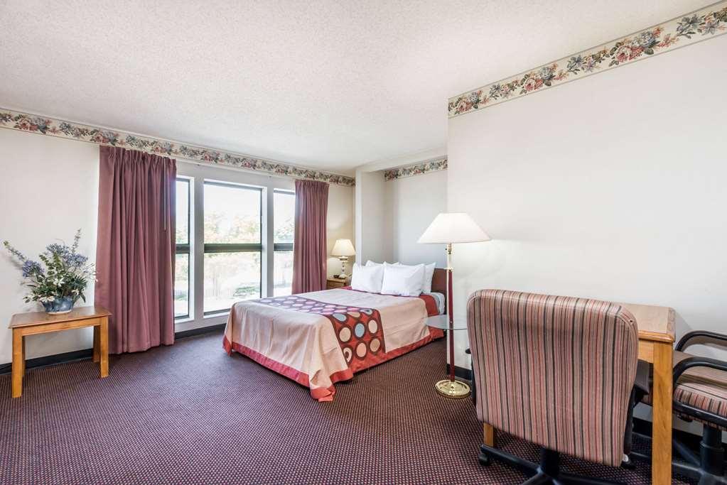 SUPER 8 BY WYNDHAM DU QUOIN-guestroom-Guest Room,Suite,On-Site.jpg