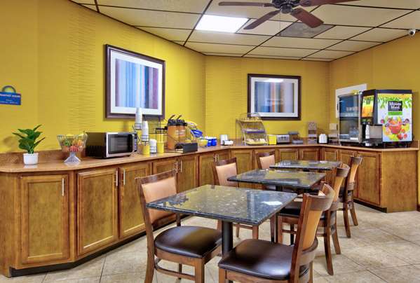  - Days Inn Batesville - I-55, Exit 243