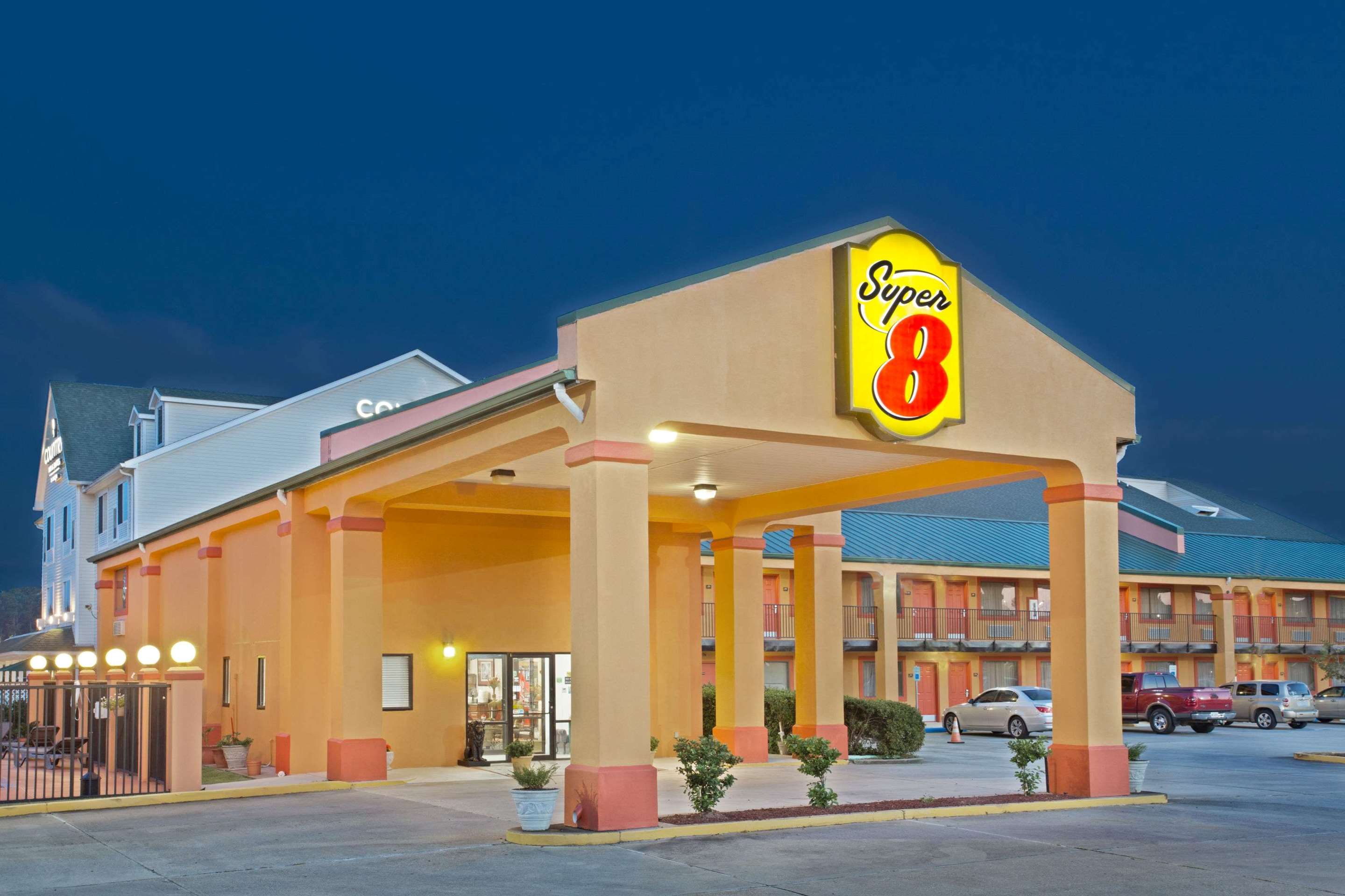 Super 8 Covington | Super 8 by Wyndham Covington