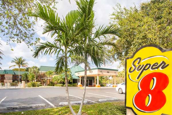 Exterior view - Super 8 Motel North Palm Beach