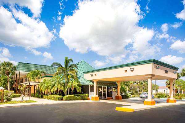 Exterior view - Super 8 Motel North Palm Beach