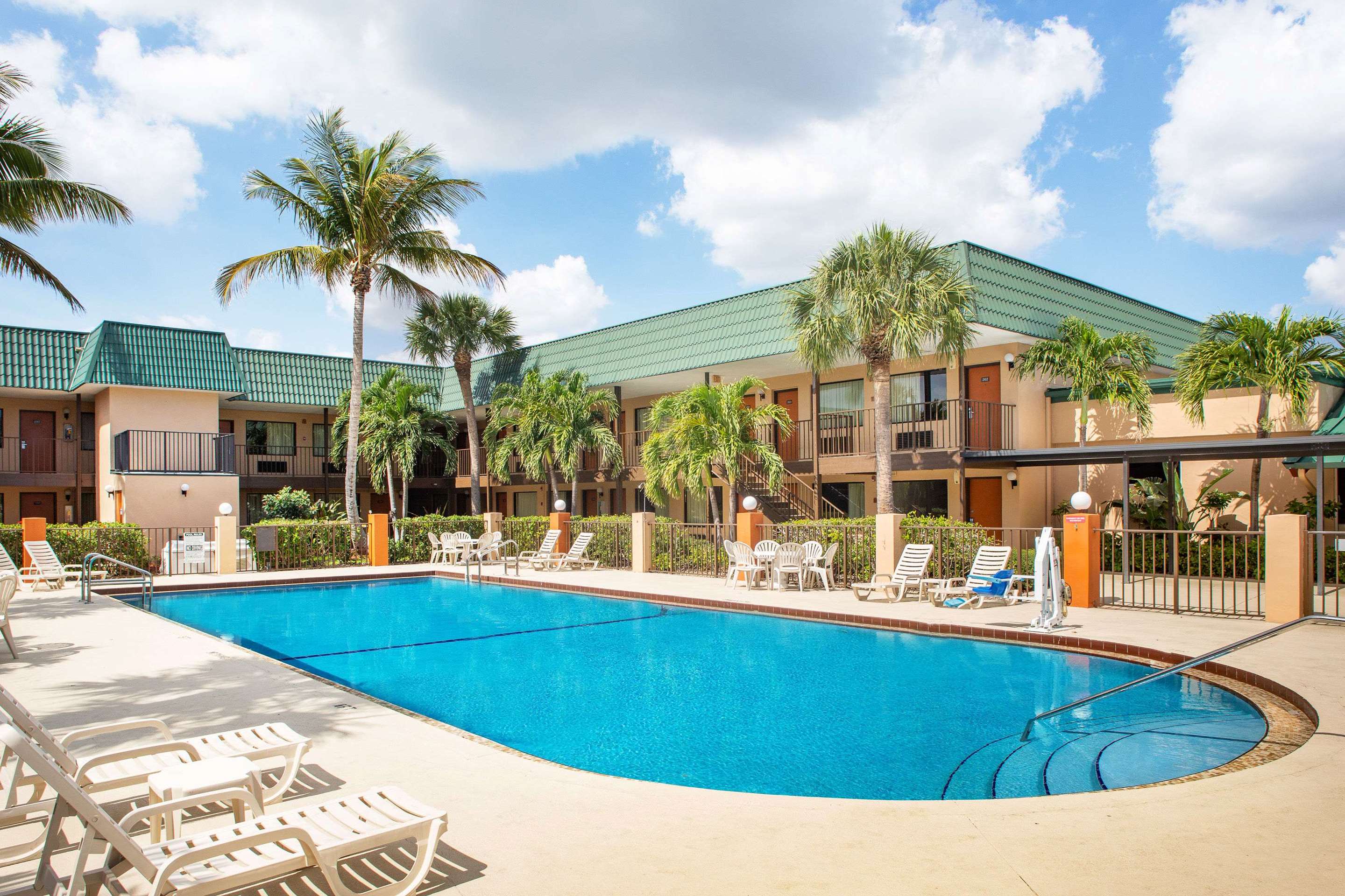 Pool | Super 8 by Wyndham North Palm Beach