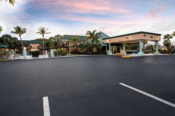 Exterior view - Super 8 Motel North Palm Beach