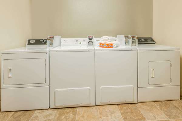  - Super 8 Motel Strathmore