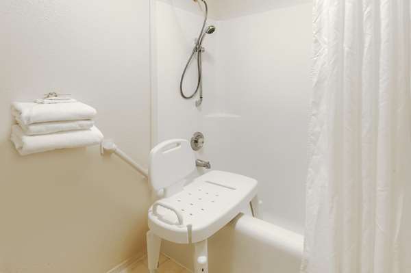  - Super 8 Motel Strathmore