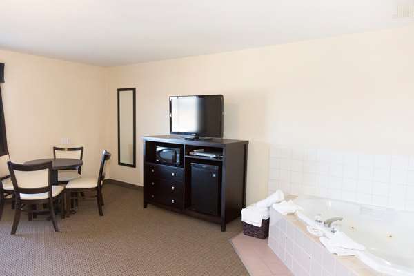  - Super 8 Motel Strathmore