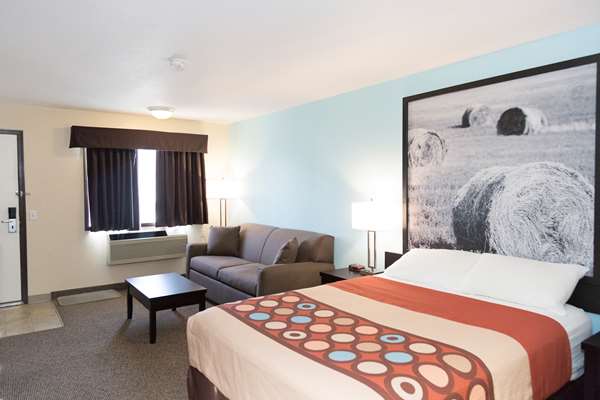  - Super 8 Motel Strathmore