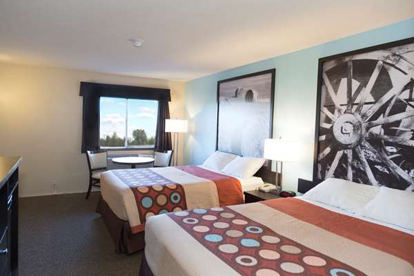  - Super 8 Motel Strathmore
