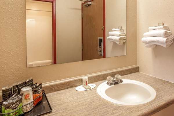  - Super 8 Motel Strathmore