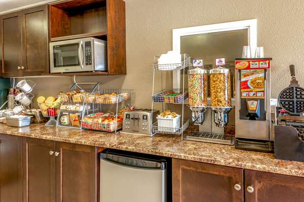  - Super 8 Motel Strathmore