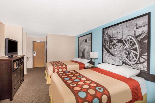  - Super 8 Motel Strathmore