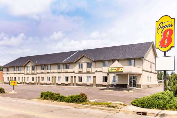 Exterior view - Super 8 Motel Strathmore