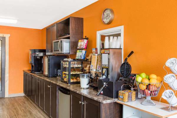  - Super 8 Motel Strathmore