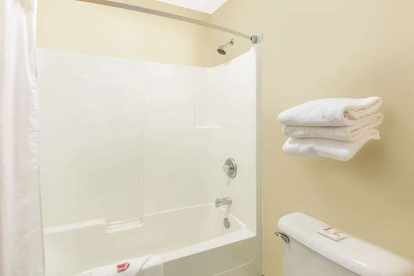  - Super 8 Motel Strathmore