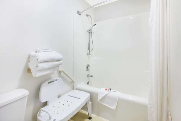  - Super 8 Motel Strathmore