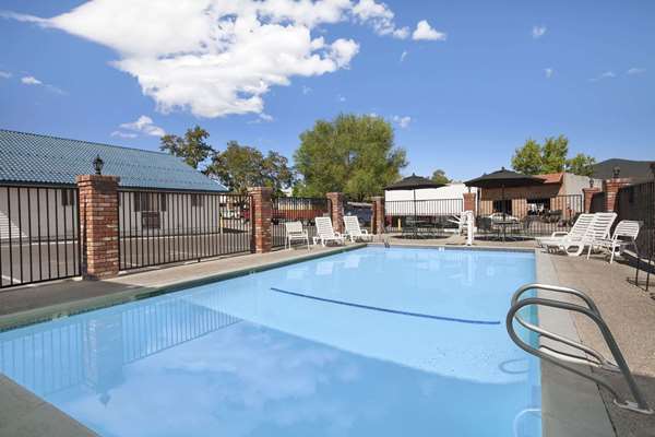 Pool - Super 8 Motel Susanville