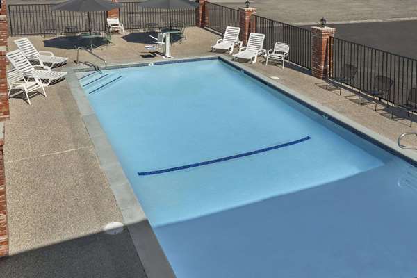 Pool - Super 8 Motel Susanville