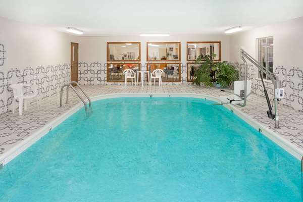 Pool - Super 8 Hotel Pekin