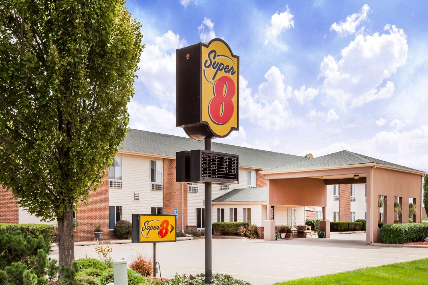 Super 8 Hotel Pekin, IL See Discounts