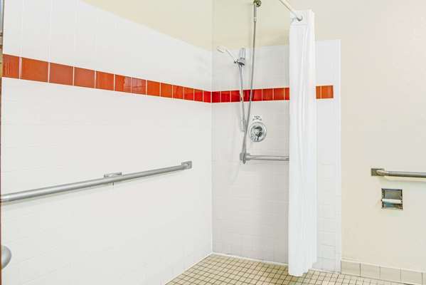  - Super 8 Fiesta San Antonio - I-10, Exits 557 & 558