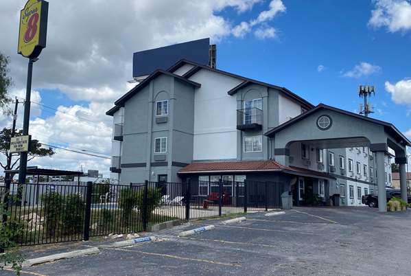 Exterior view - Super 8 Fiesta San Antonio - I-10, Exits 557 & 558