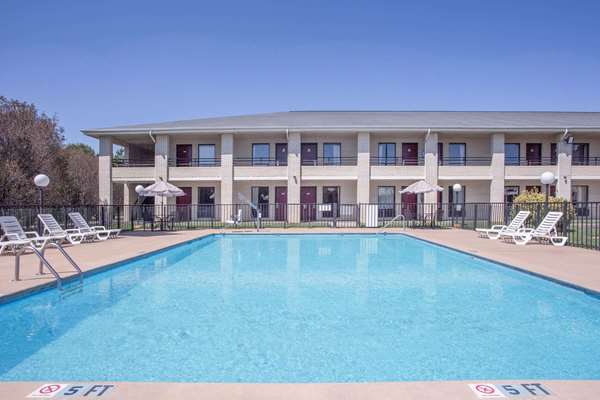 Pool - Days Inn Waccamaw Spartanburg - I-26, Exit 17