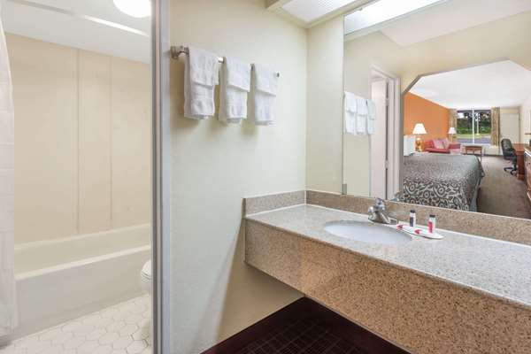  - Days Inn South Orangeburg - I-26, Exit 154B