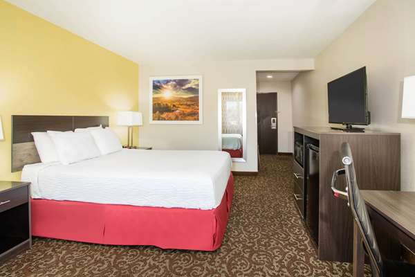  - Days Inn Phoenix North - I-17, Exit 215