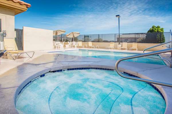 Pool - Days Inn Phoenix North - I-17, Exit 215