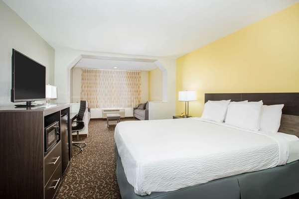 Suite - Days Inn Phoenix North - I-17, Exit 215