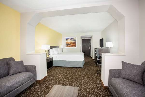 Suite - Days Inn Phoenix North - I-17, Exit 215