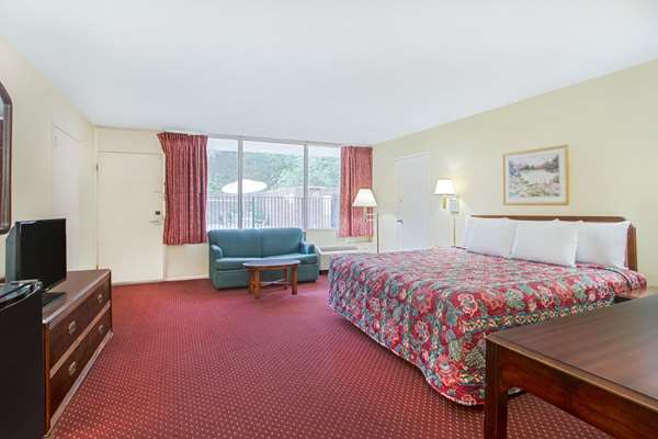  - Days Inn Parkway Bristol