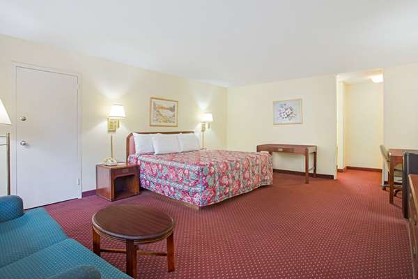  - Days Inn Parkway Bristol