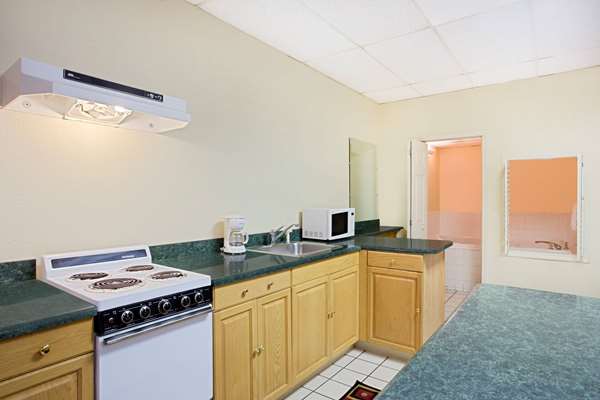  - Days Inn Parkway Bristol