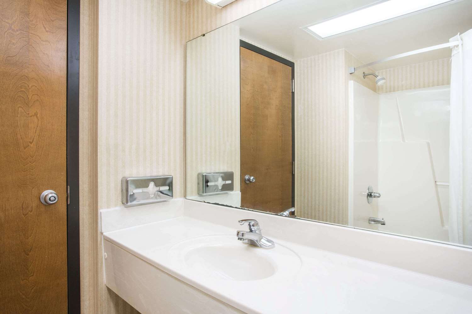 Days Inn Sutton, WV See Discounts