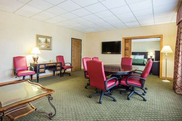 Suite - Days Inn Sutton - I-79, Exit 67