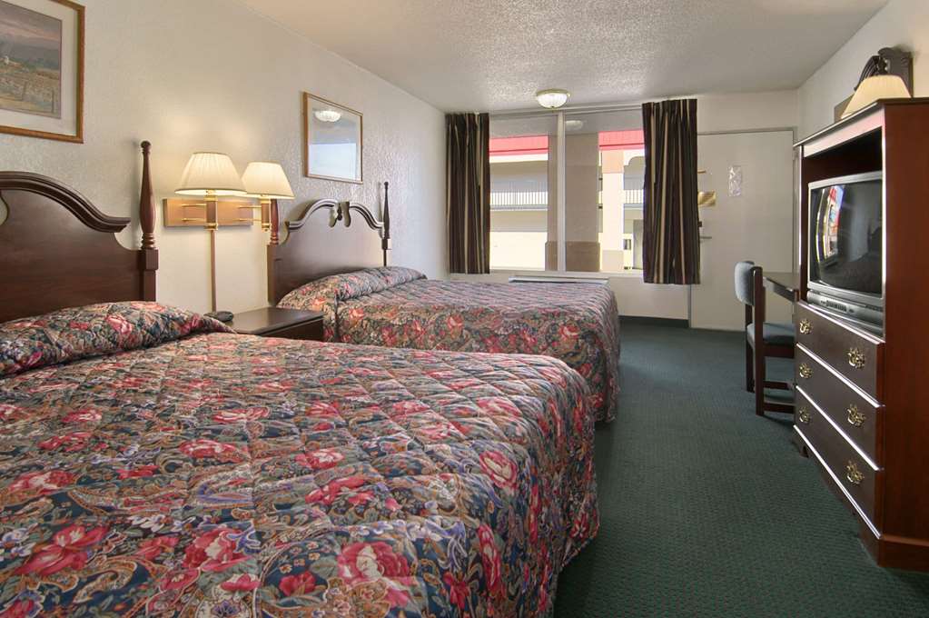 Super 8 by Wyndham Oklahoma Fairgrounds - Tap to explore photos